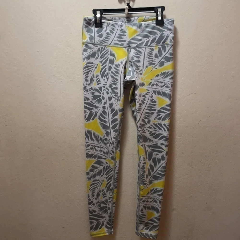 ALO Airbrush Legging  Palm Springs Zest Yellow Gray Leaf Size XS